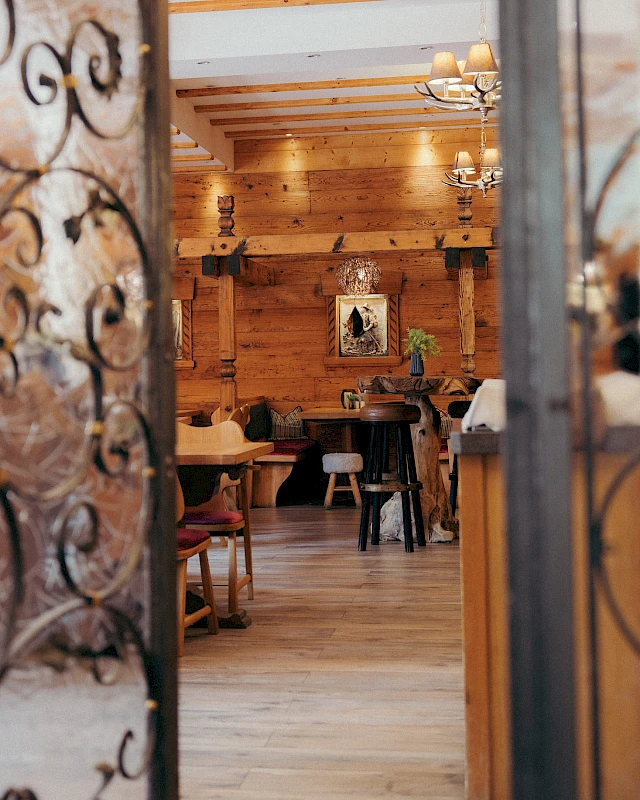 Blick in die Jagdstube im Schlierseer Hof mit urig-gemütlicher Einrichtung