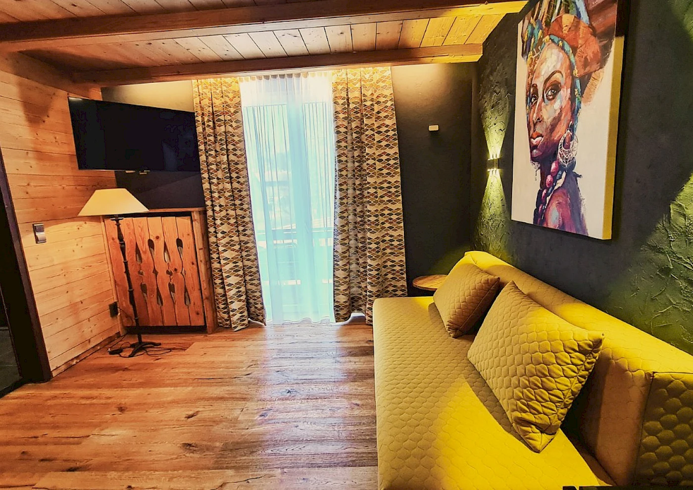 Doppelbett im Seehotel in gemütlicher Zimmeratmosphäre