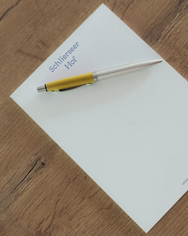 Tagungsraum mit modernem Equipment und Blick ins Freie